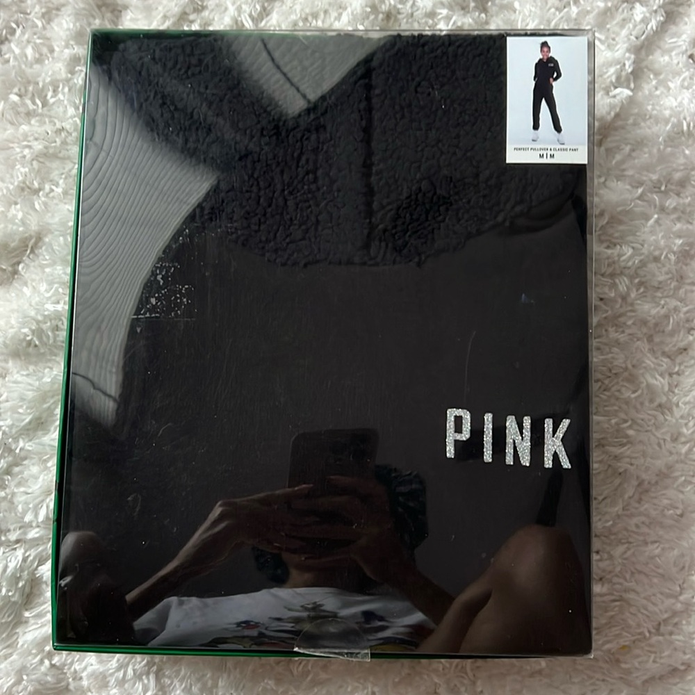 Victoria Secret Pink Perfect Pullover and Classic Pant Size Medium (Black)